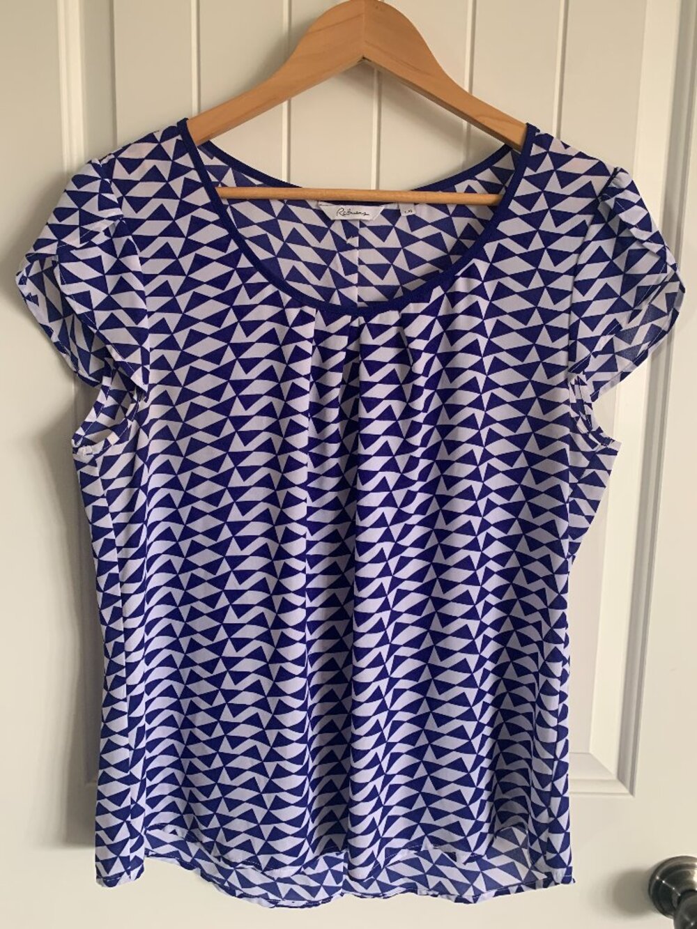 Ladies short sleeve blouse round neck faux button back large blue white geo